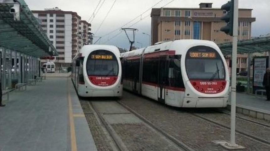 Tramvaylarda, &ldquo;kadına Şiddet Son Bulsun&rdquo; &Ccedil;ağrısı