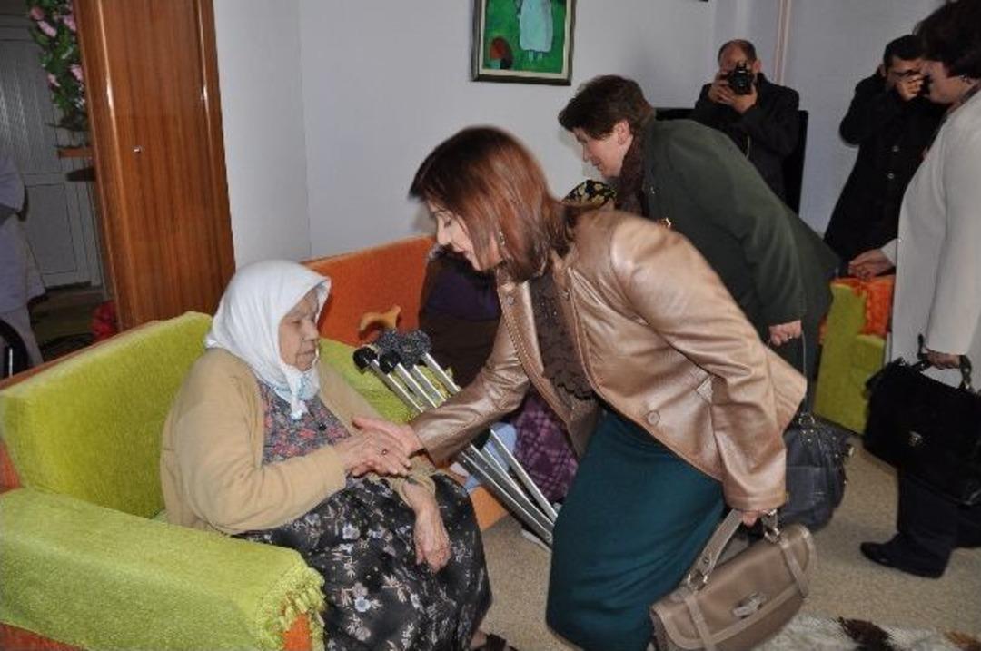 Kadın Meclisi &Uuml;yeleri Huzurevi Ve Sevgi Evleri&rsquo;ni Ziyaret Etti