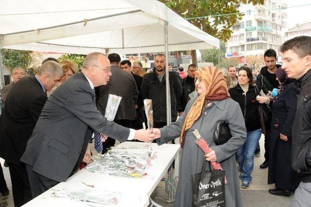 Başkan Ergün, Kadınlara Karanfil Dağıttı