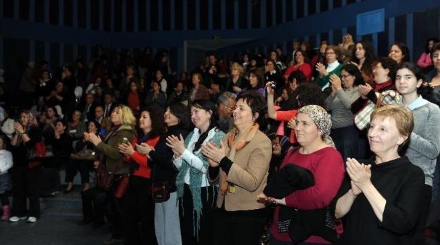 Kadınlardan, &lsquo;&ccedil;ekiyorum G&uuml;l&uuml;mseyin&rsquo;