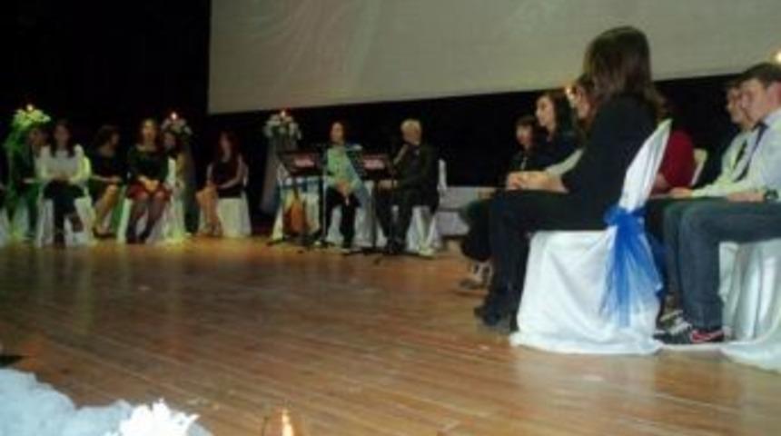 &Ouml;mer Seyfettin Lisesi'nden Şiir Dinletisi