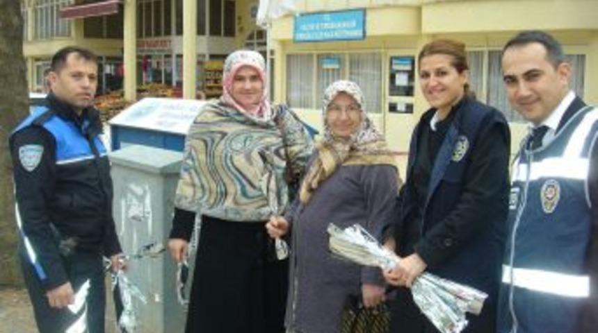 T&uuml;rkoğlu Polisinden Kadınlara &Ccedil;i&ccedil;ekli Kutlama