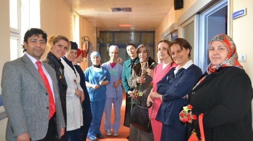 Ak Parti Kadın Kolları&rsquo;ndan 8 Mart D&uuml;nya Kadınlar G&uuml;n&uuml; Etkinliği