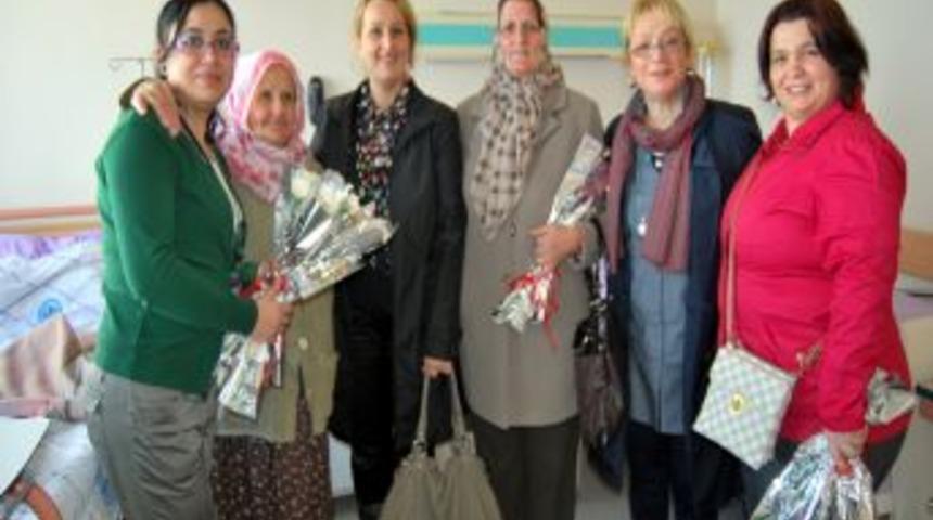 Hastanede Tedavi G&ouml;ren Kadınlar Unutulmadı