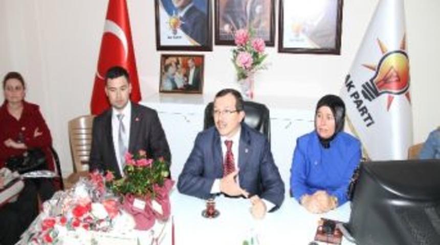 Ak Parti Akhisar İl&ccedil;e Teşkilatı, Kadınlar G&uuml;n&uuml;'n&uuml; Kutladı