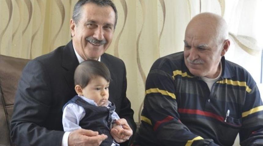 Başkan Ataç’tan Yeni Doğan Bebeklere Ziyaret