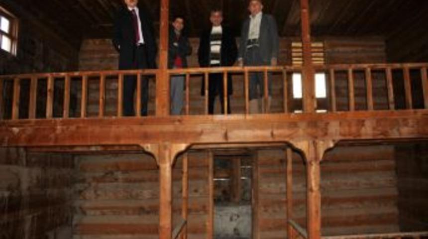 Ahşap K&ouml;y Camisi Il&ccedil;e Merkezine Taşınacak