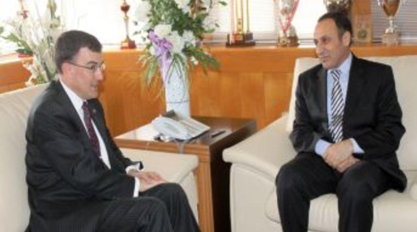 Fırat &Uuml;niversitesi, Avustralya B&uuml;y&uuml;kel&ccedil;isi Biggs'i Ağırladı