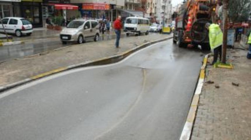 İzmir'de Ana Su Borusu Patladı Mahalle G&ouml;le D&ouml;nd&uuml;