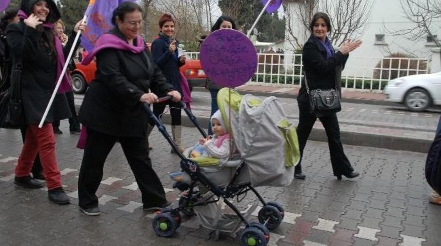 &Ccedil;anakkale'de 8 Mart D&uuml;nya Kadınlar G&uuml;n&uuml; Kutlandı