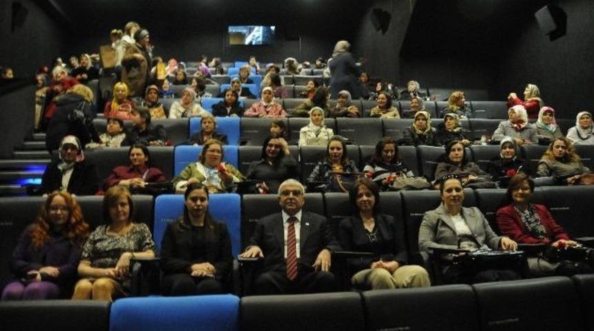 &Ccedil;orlu Belediyesinden Kadınlara &Uuml;cretsiz Sinema