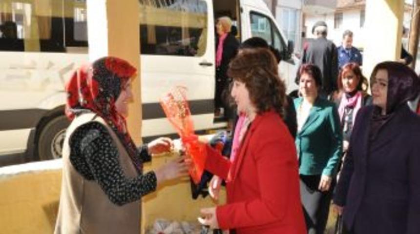 Kadın Meclisi &Uuml;yelerinden Hasta Kadınlara 8 Mart Ziyareti
