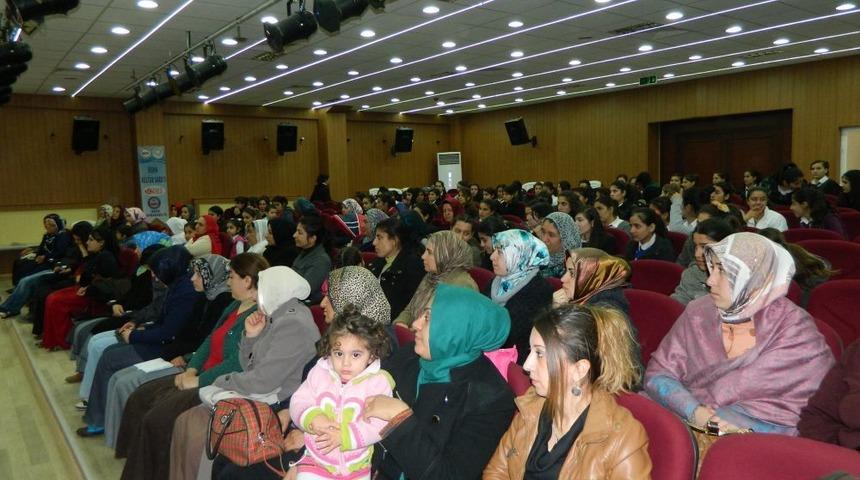 Derik&rsquo;te 8 Mart Kadınlar G&uuml;n&uuml;'ne &Ouml;zel Konferans