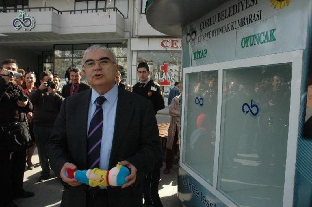 &Ccedil;orlu Belediyesi`nden Oyuncak Ve Kitap Kumbarası