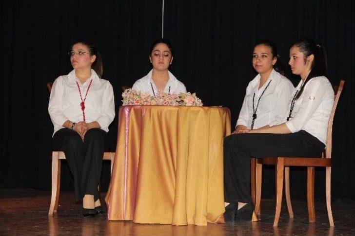 Kadınlar Gününde Liseli Şov G2