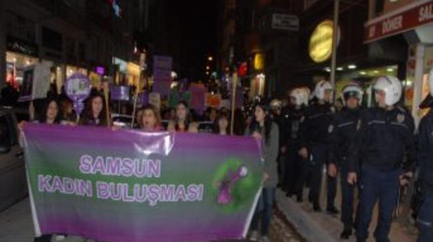 Samsun&rsquo;da Kadınlar Şiddeti Protesto Etti