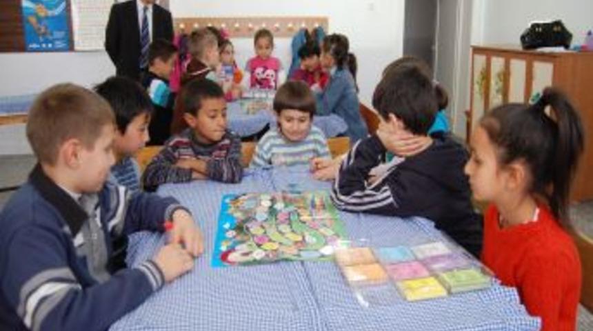 Matematik &Ouml;ğretmeninin Oyunu, Hem Eğlendiriyor Hem De Bilgileri Pekiştiriyor