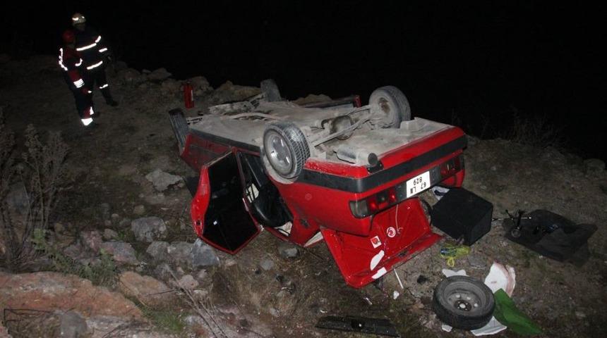 Dereye U&ccedil;an Ara&ccedil;taki 3 Kişi Yaralandı