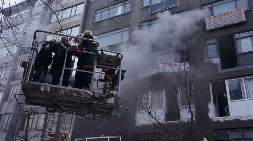 Kağıthane&rsquo;de Yangın: Mahsur Kalan 7 Kişi Kurtarıldı