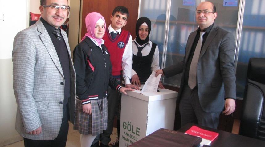 İmam Hatip &Ouml;ğrencileri Kağıt &Ccedil;&ouml;pleri Ekonomiye Kazandıracak