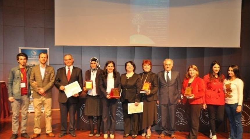 D&uuml;zce &Uuml;niversitesi'nde, &ldquo;d&uuml;zce&rsquo;de Kadın Olmak&rdquo; Paneli