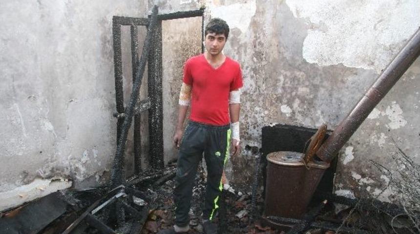 Evi Yanan Anne İle Oğlu Sokakta Kaldı