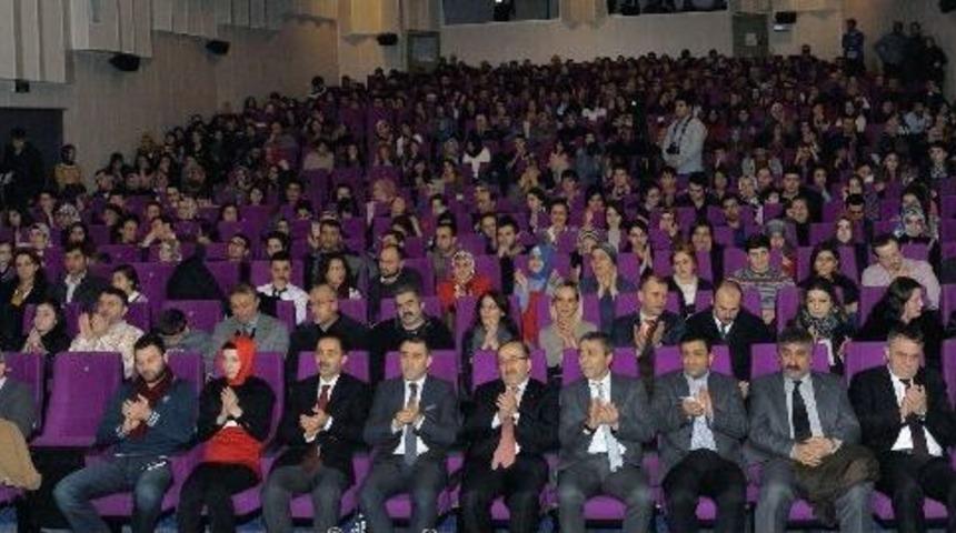 Trabzon Belediyesi Gen&ccedil;lik Meclisinden Tiyatro Oyunu