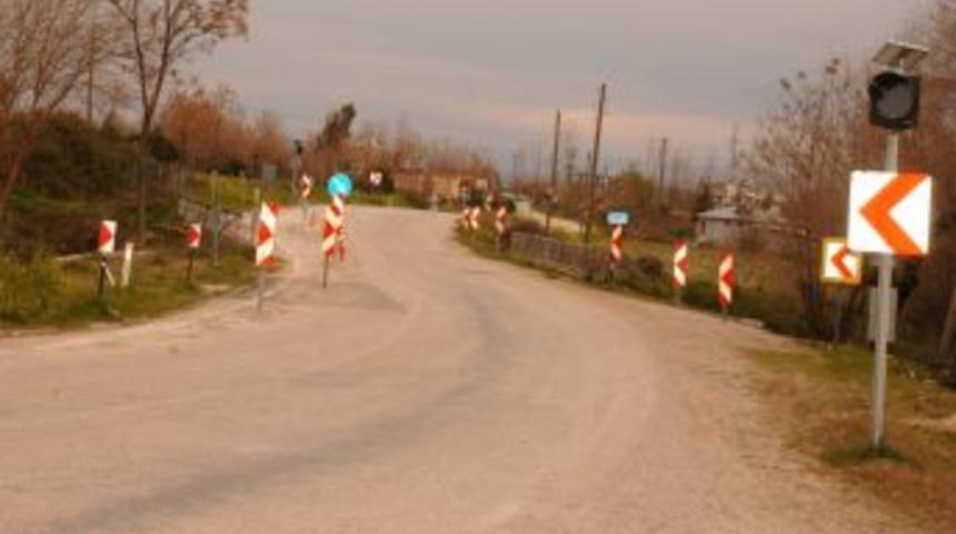 Selde Zarar G&ouml;ren Yol 3 Yıldır Yapılmıyor
