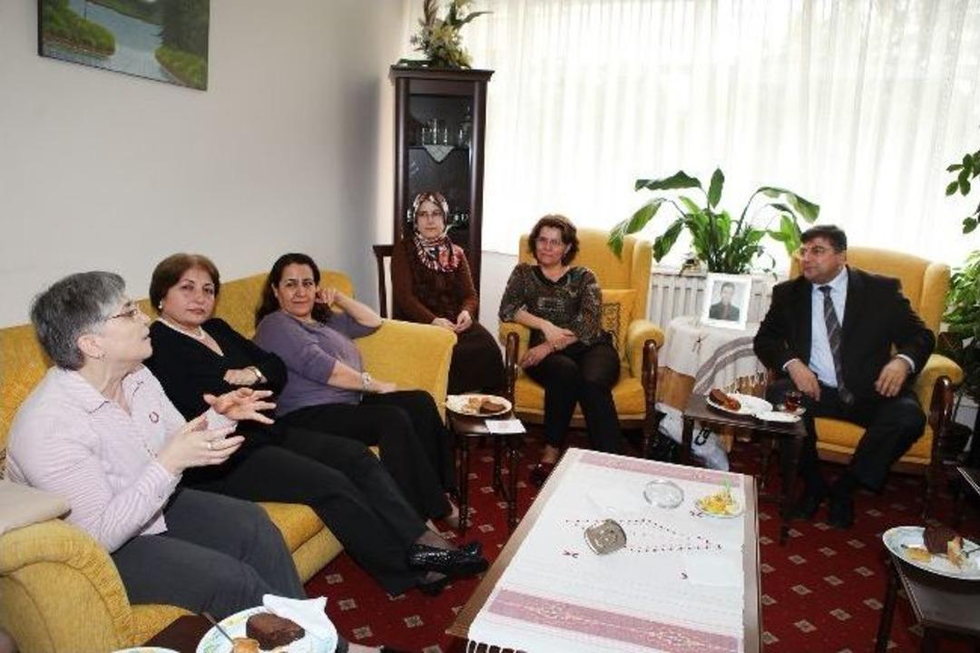 Başkan Sındır&rsquo;dan Kadınlara Destek