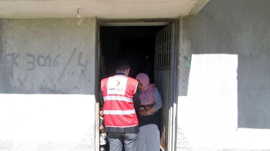 Batman'da Kızılay&rsquo;dan G&ouml;nderilen Konserve Etler Dağıtıldı