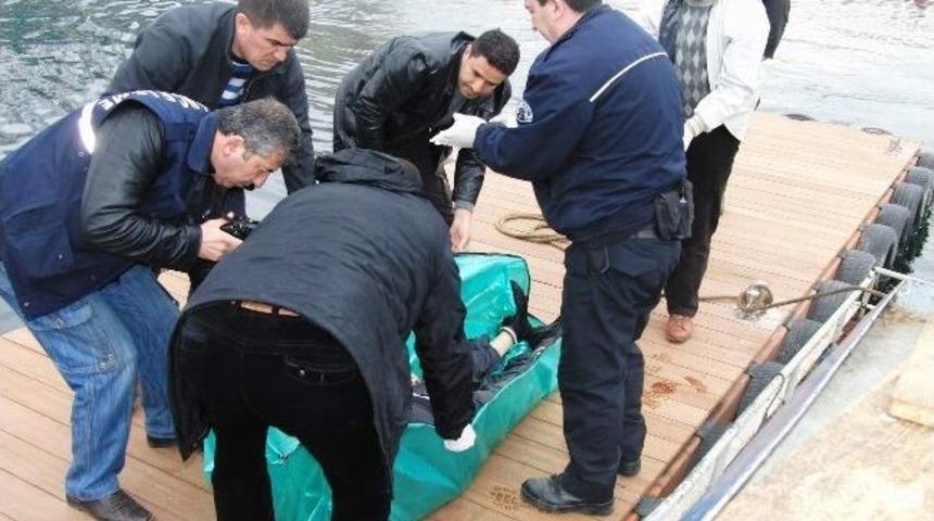Denizden ceset &ccedil;ıktı