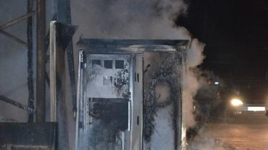 Trafo Yangını Mahalle Sakinlerini Korkuttu