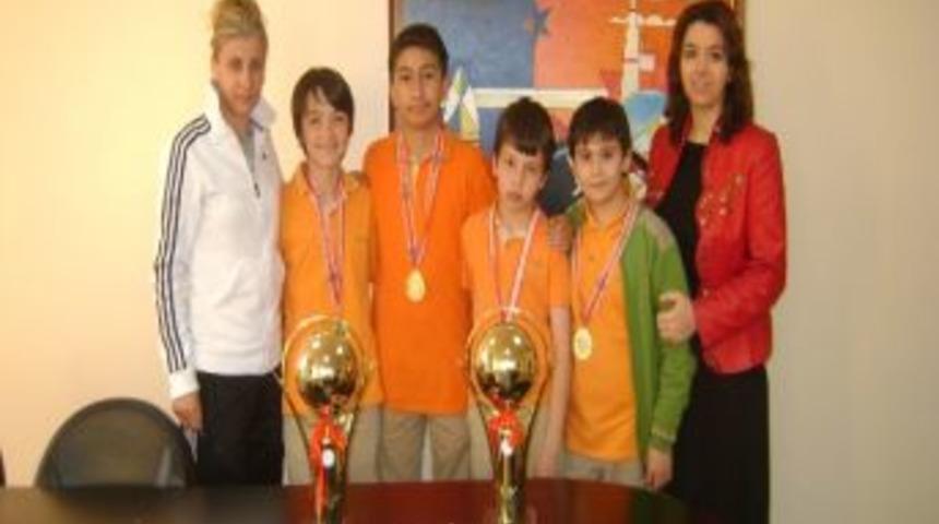 Masa Ve Kort Tenisinde Tavşanlı Ve K&uuml;tahya Birincilik Aldı