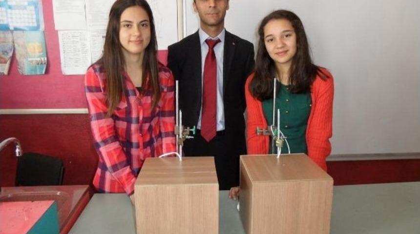 Eczacı İzzet Ak&ccedil;i&ccedil;ek Ortaokulu'nun Başarısı