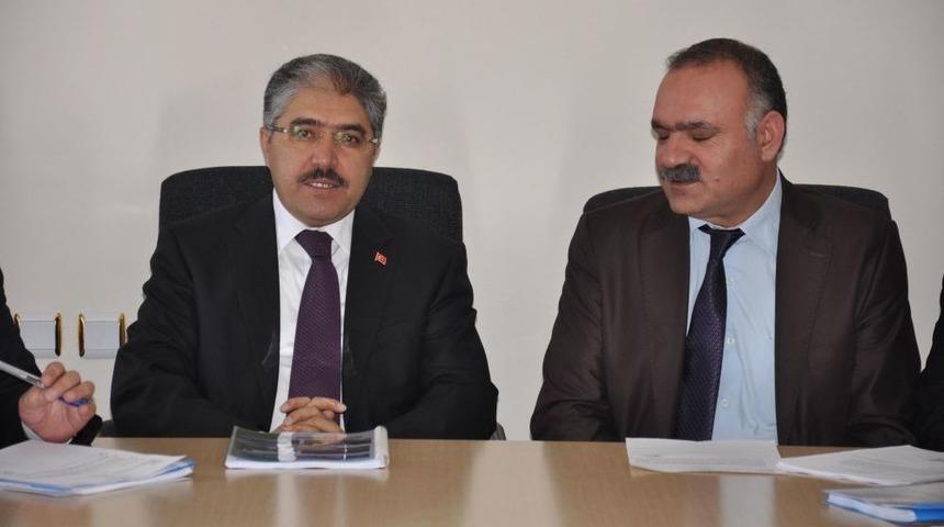 Vali &Ccedil;ınar, 2012 Yılı Yatırım Programını Anlattı