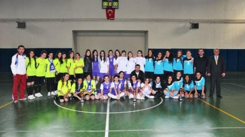 Kızlar Futsal&rsquo;da Varlığını Hissettirdi