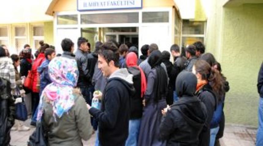 Hakkari FEM Dershanesi'nin YGS Deneme Sınavına B&uuml;y&uuml;k Ilgi