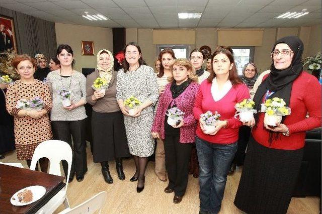 Bayan Başkan Bayan Personelin Kadınlar Gününü Kutladı