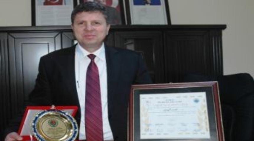 Akyıldız&rsquo;a Plaket Ve Şeref Belgesi Verildi