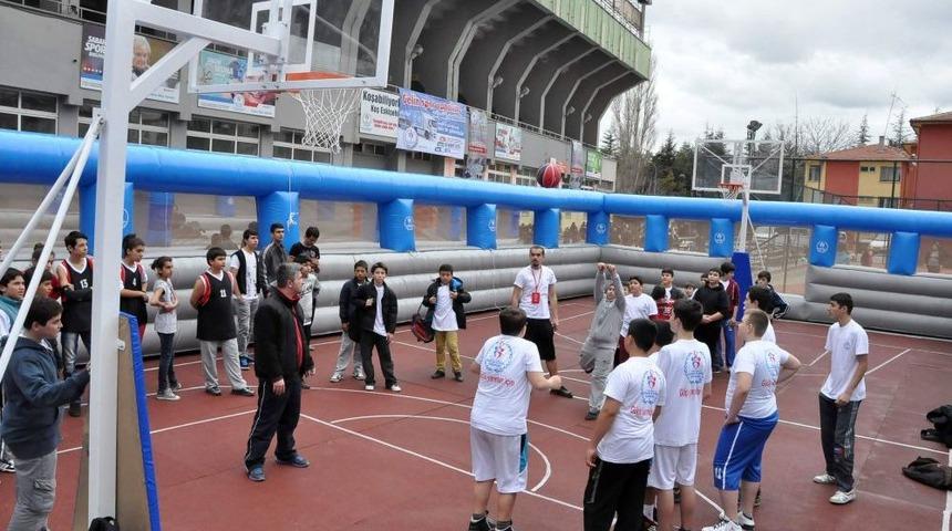 Spor TIR&rsquo;ı Eskişehir'de &Ccedil;ocuklarla Buluştu