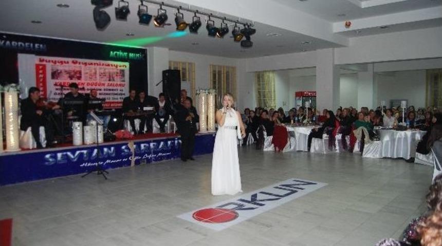 8 Mart Dünya Kadınlar Günü Müzikli Eğlence Programı Büyük İlgi Gördü