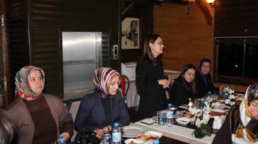 Ak Parti Kadın Kolları, Kadınlar G&uuml;n&uuml;n&uuml; Yoğun Bir Şekilde Ge&ccedil;irdi