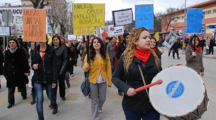 Tokat&rsquo;ta Kadınlar Y&uuml;r&uuml;d&uuml;