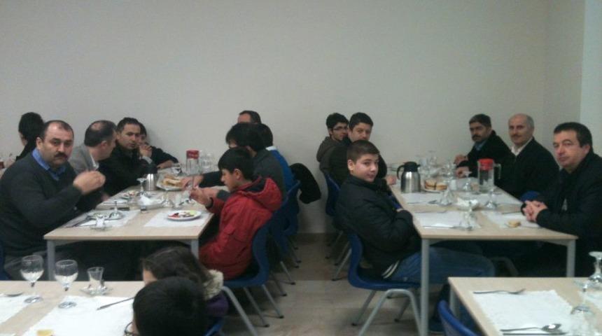 &Ccedil;orlu Fatih Koleji &Ouml;ğrencileri Babalarıyla Okulda Bir Araya Geldi