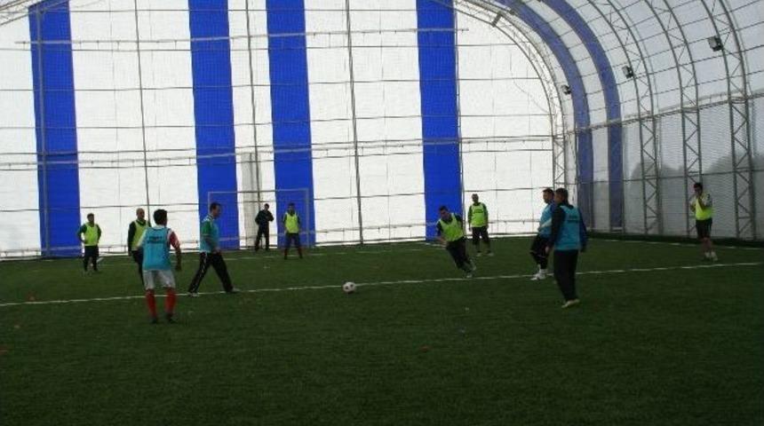 Bulanık Kaymakamlığı&rsquo;ndan Gen&ccedil;lere Halı Saha