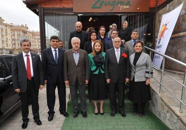 Başkan Güzelbey Ak Parti Kadın Kolları İle Bir Araya Geldi