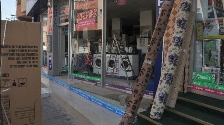 Acemi Hırsızlar İş Başında