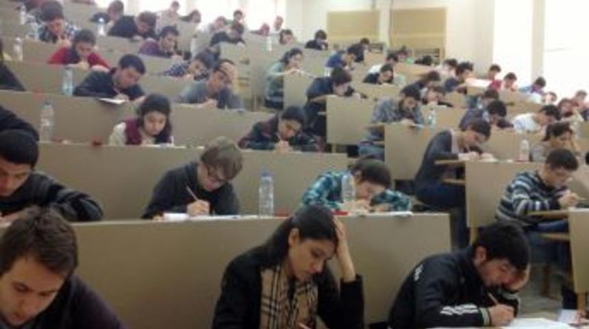 Manisa K&ouml;rfez Dershaneleri &Ouml;SYM Standartında Deneme Sınavı Yaptı