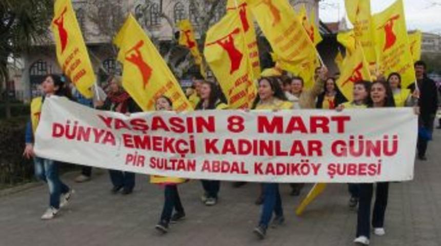 Kadık&ouml;y&rsquo;de &lsquo;Kadınlar G&uuml;n&uuml;&rsquo; Y&uuml;r&uuml;y&uuml;ş&uuml;