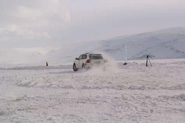 Atlı Kızakçılar Rallicilere Karşı